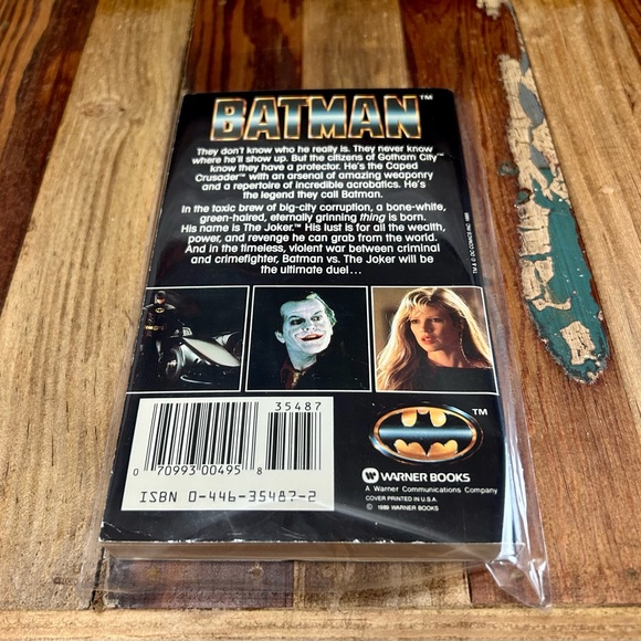 Batman Paperback🦇 - Picture 3 of 7